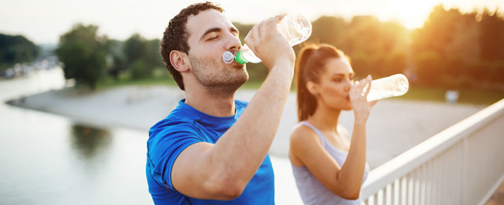 7 Signs of Dehydration and Prevention: Reducing Risks 