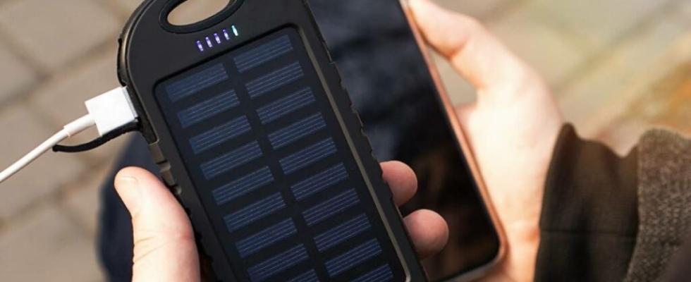 7 HIGHLY RATED SOLAR POWER BANKS