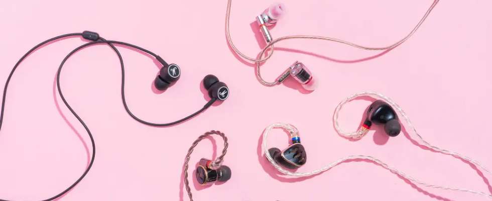 A Guide to Trendy and Top Brands of Earphones in 2023