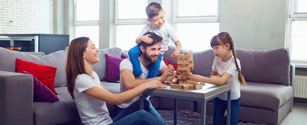 List of Best Indoor Games for kids and family to Try When You Are Bored