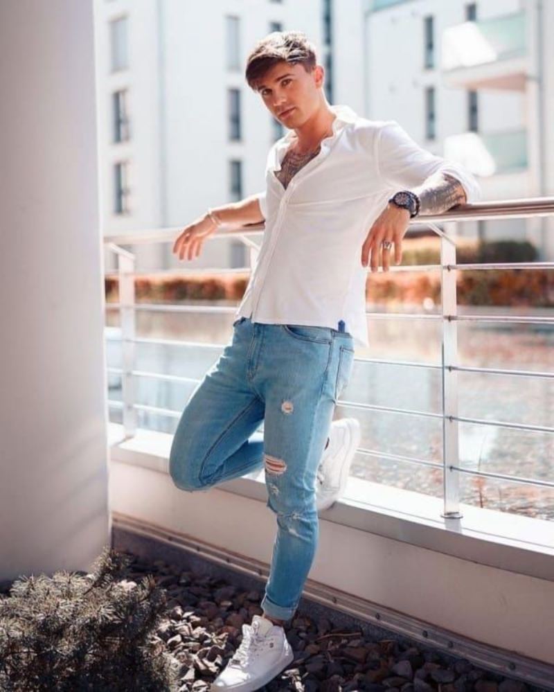 Light Blue Jeans And White Shirt