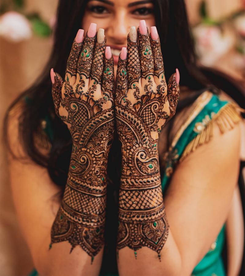 Paisleys Bridal Mehndi Design