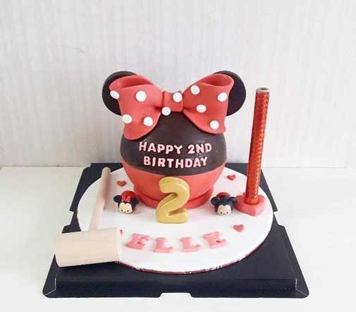 Pinata mickey mouse cake design