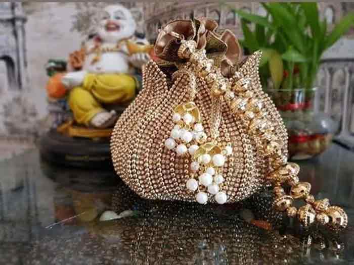 Potli-Styled Cloth Latkan