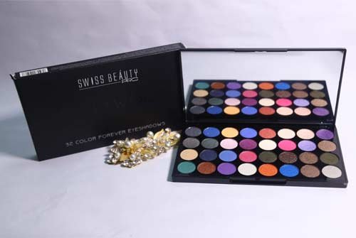 Swiss Beauty Pro 32 Color Eyeshadow Palette