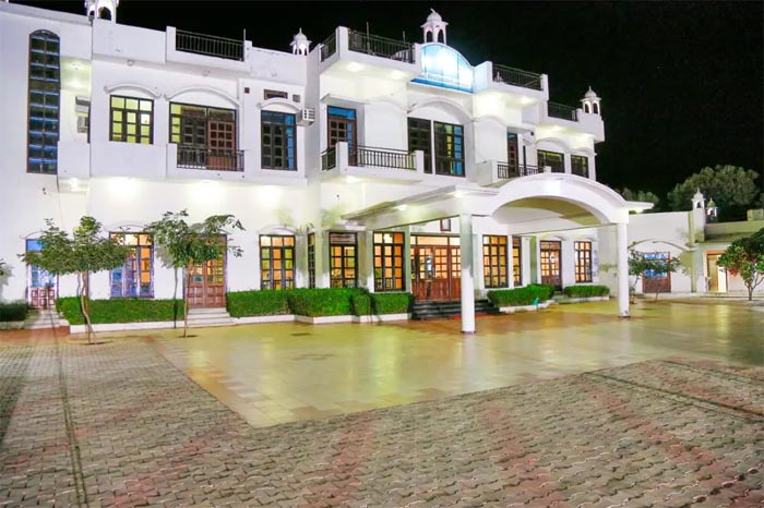 The Gulmohar Resort